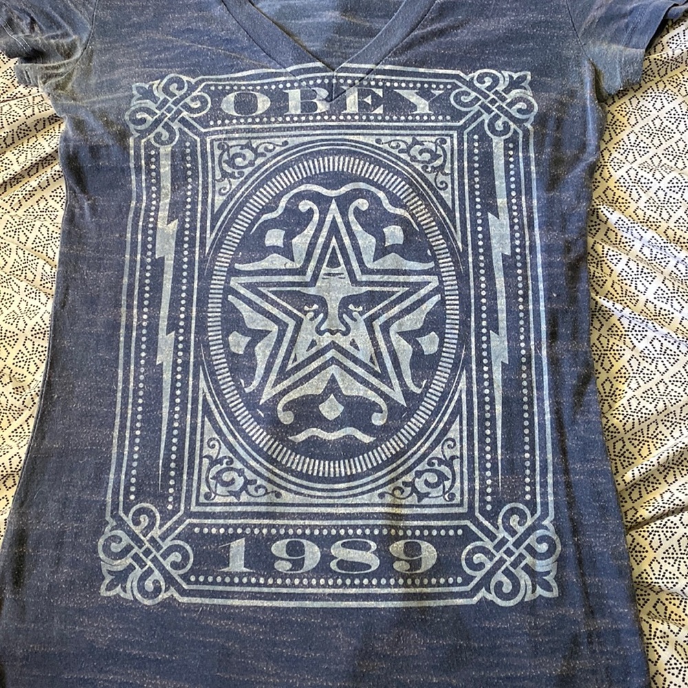 Obey t shirt
